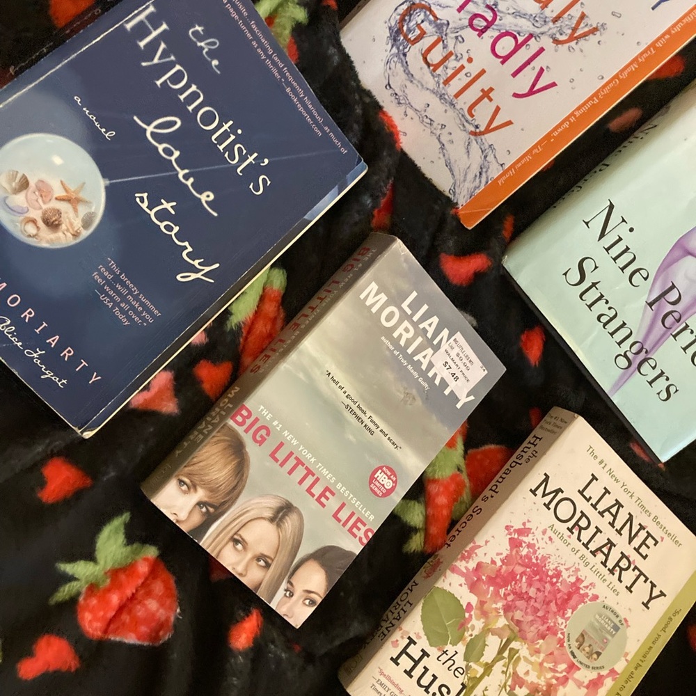 Liane Moriarty Book Bundle 5 books total 1 Hardcover 4 Paperback as pictured - Picture 4 of 5